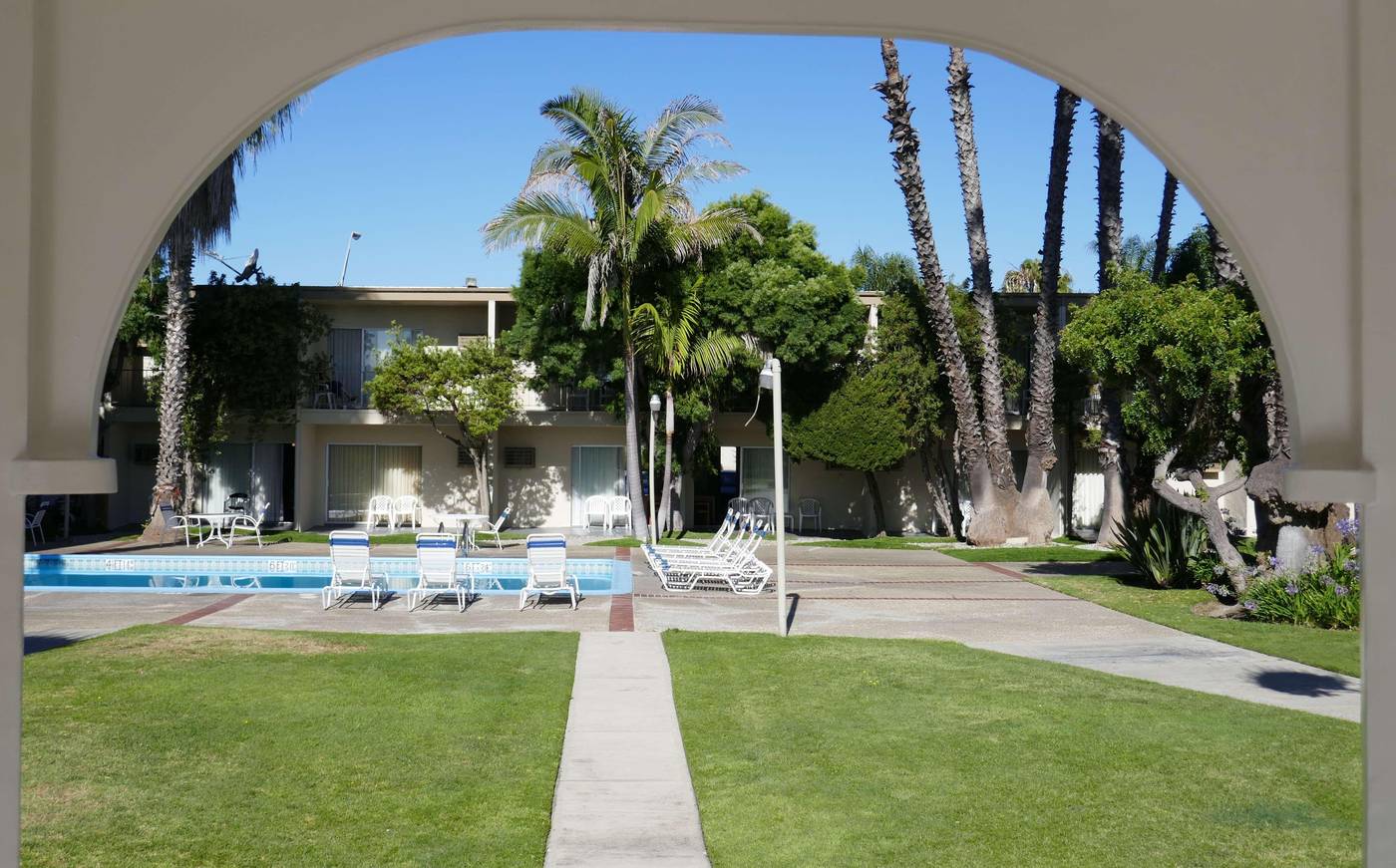 Golden-Sails-Hotel-Long-Beach-Pool-24