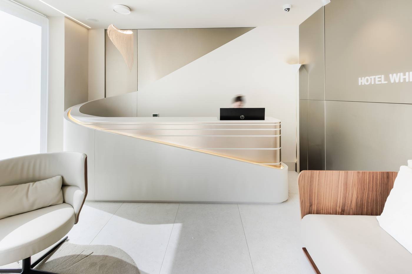 White-Lisboa-Lobby-8