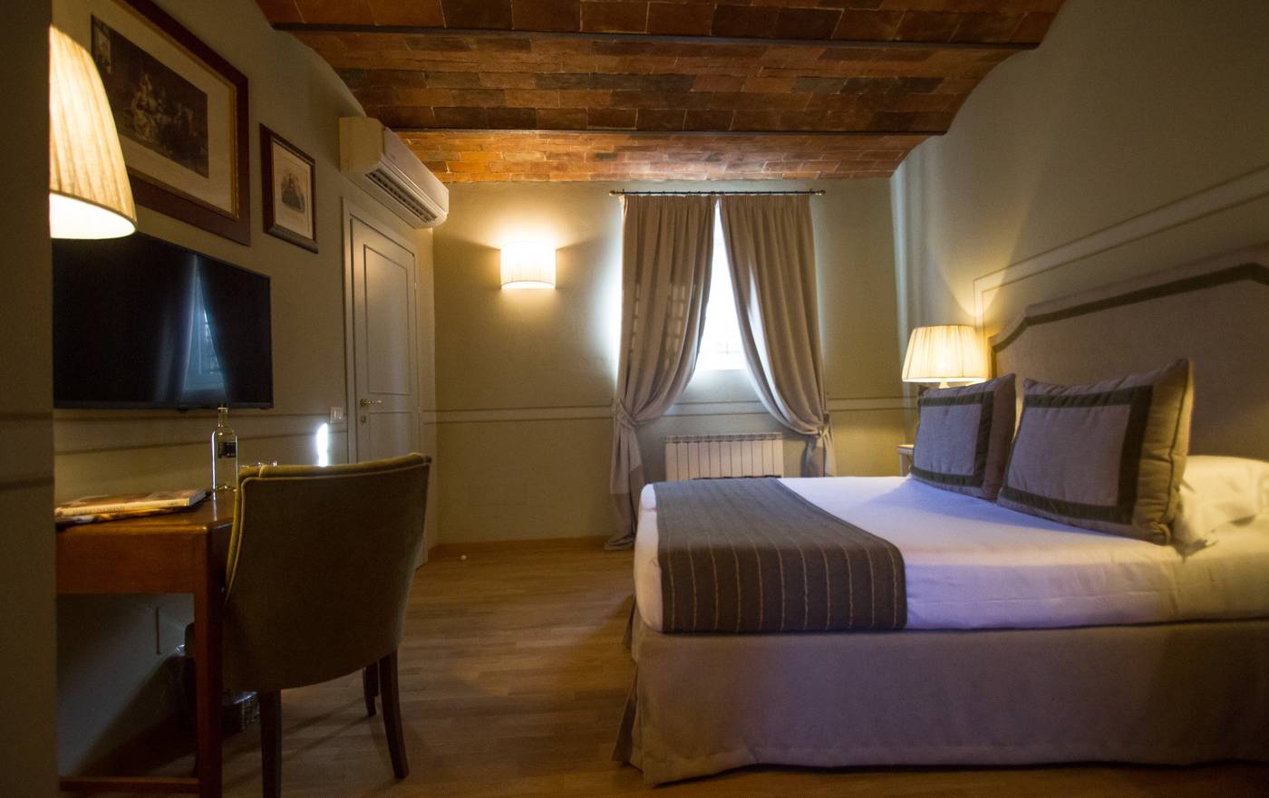 Relais-Villa-Olmo-Food-and-Wine-Resort-Room-26