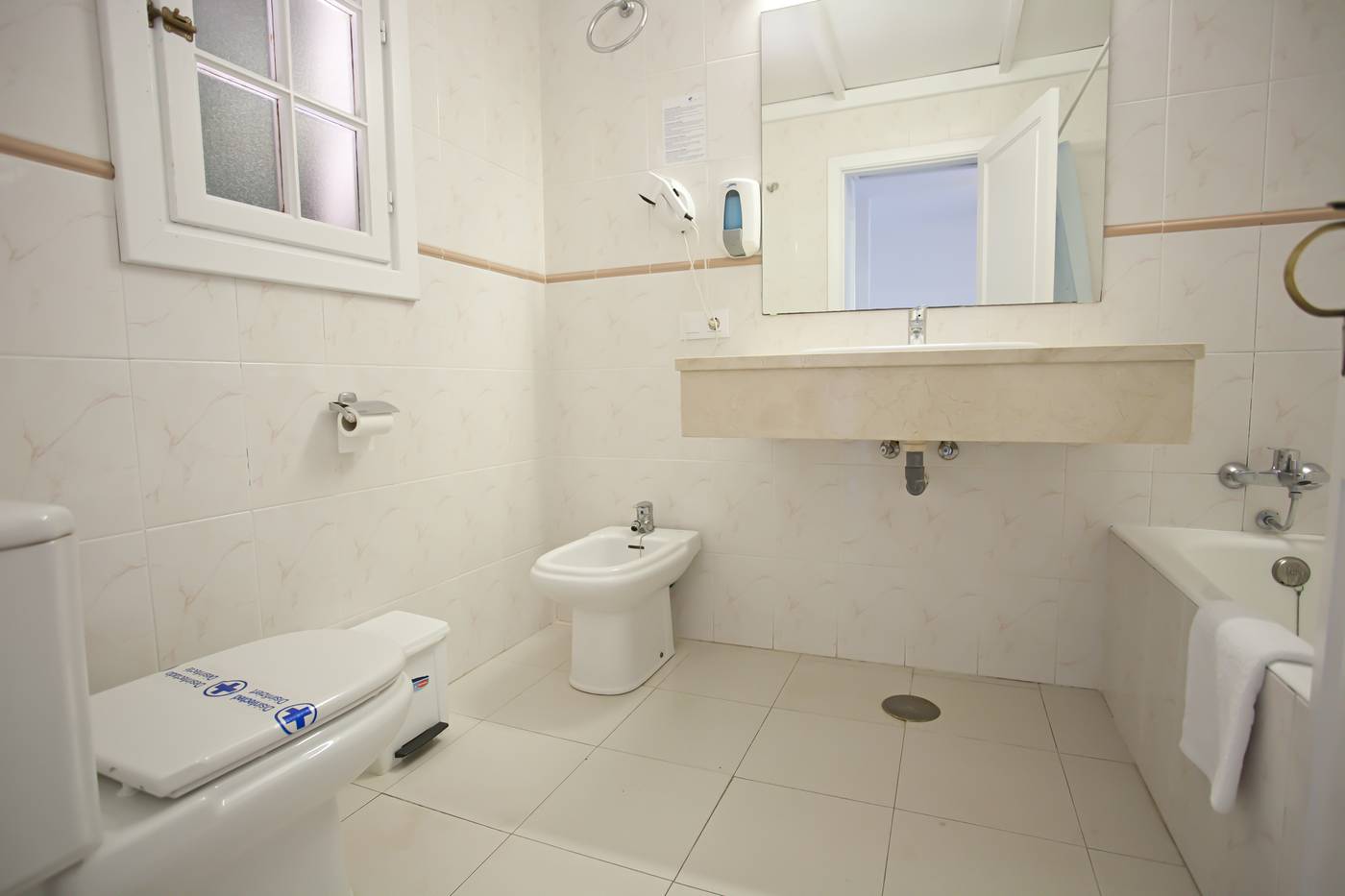 Carema-Club-Resort-Room-40