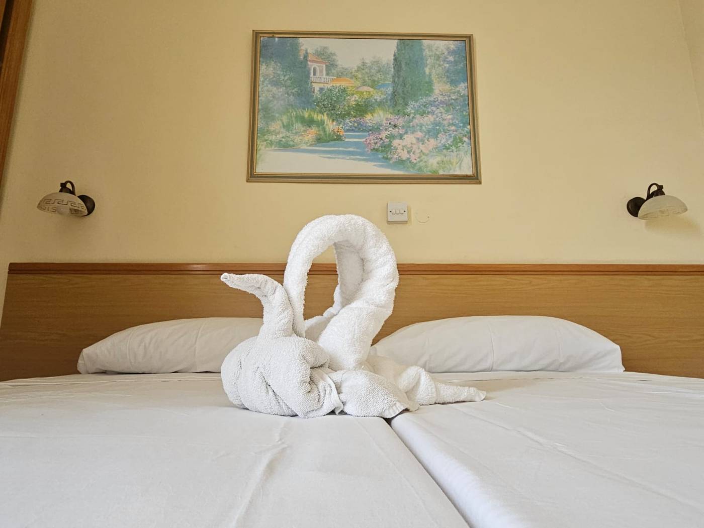 Ambassador-Hotel-Room-9