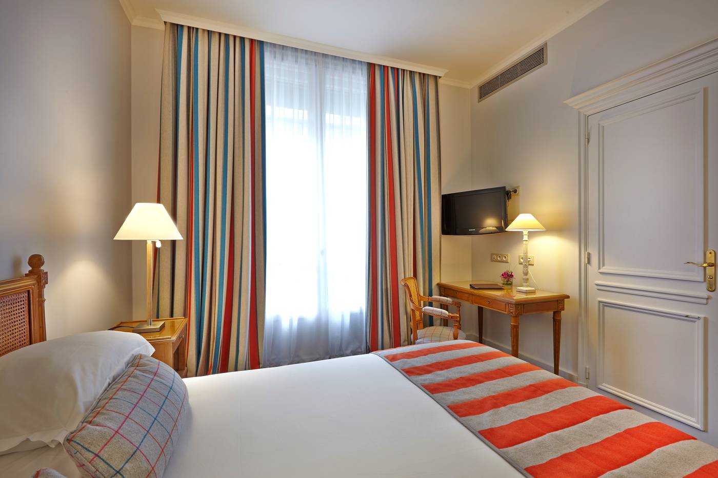 Royal-Arc-de-Triomphe-Room-15