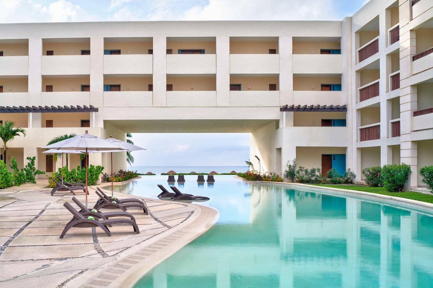 Secrets-Silversands-Riviera-Cancun-Pool-5