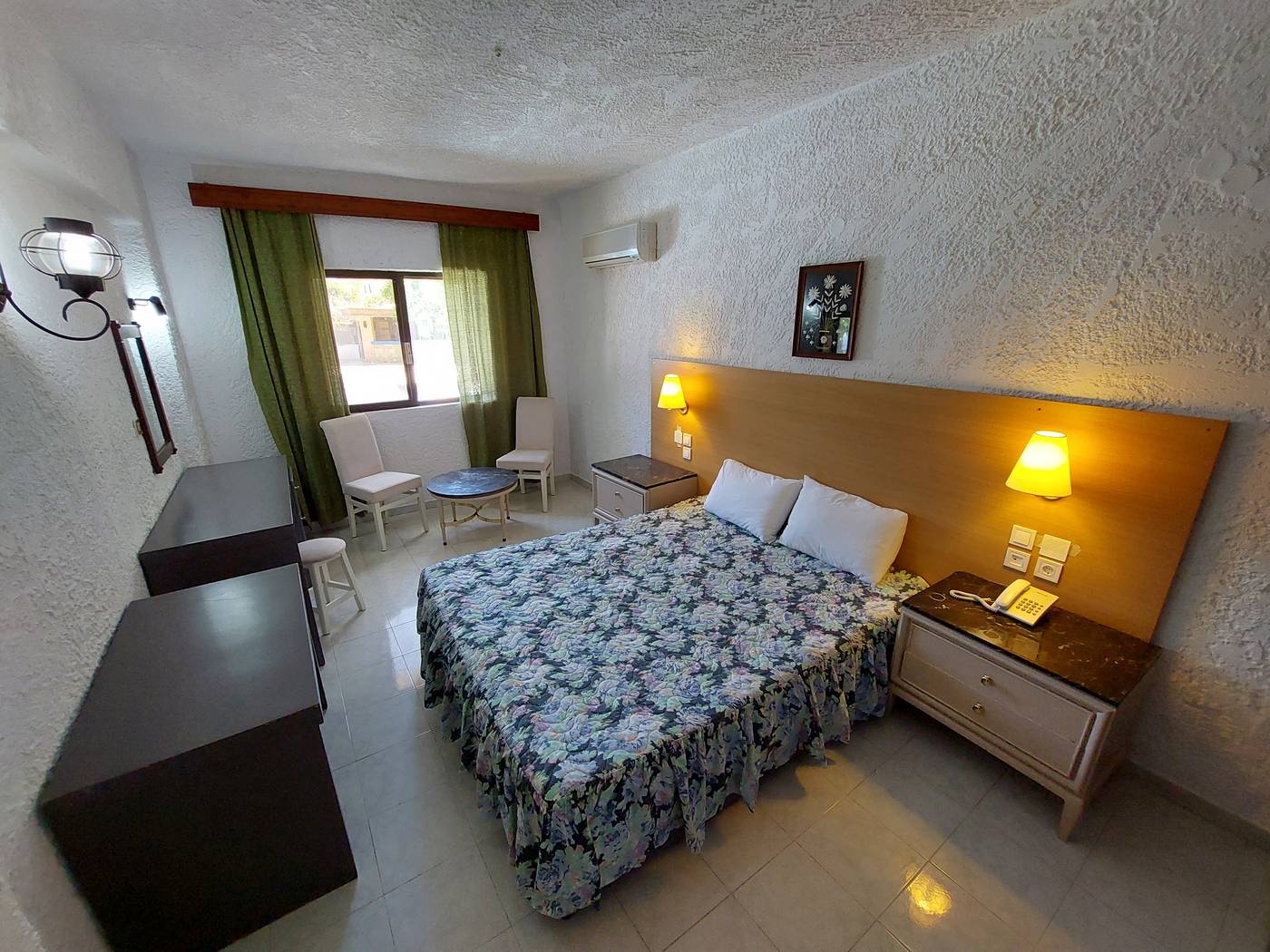 Oasis-Hotel-Bungalows-Room-17