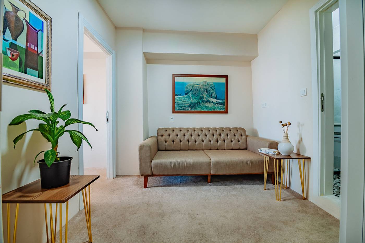 Ali-Khan-Hotel-Room-7