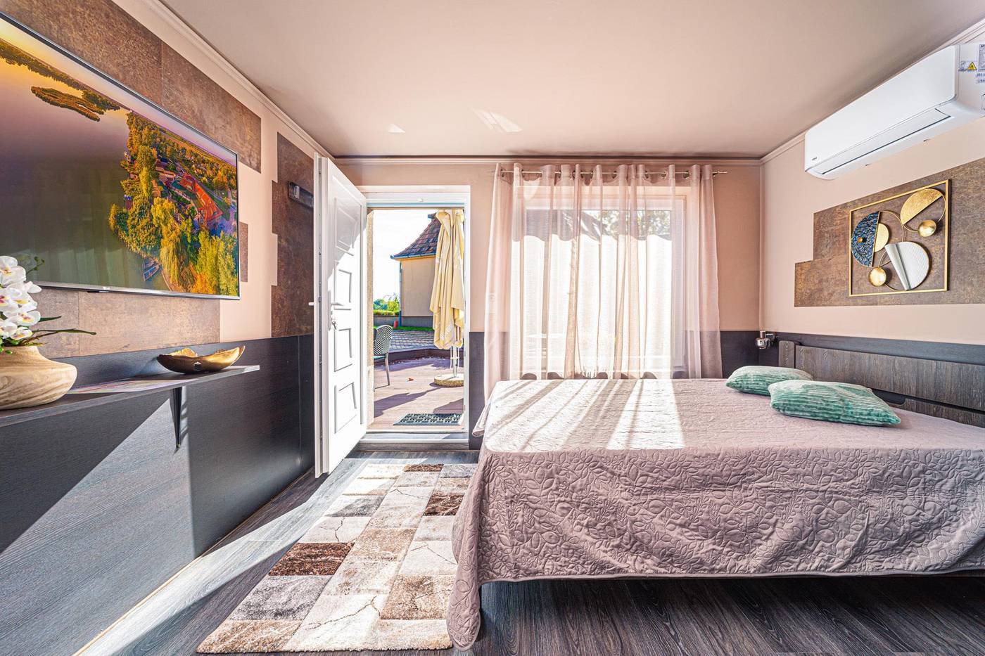 Martoni-Resort-Room-9