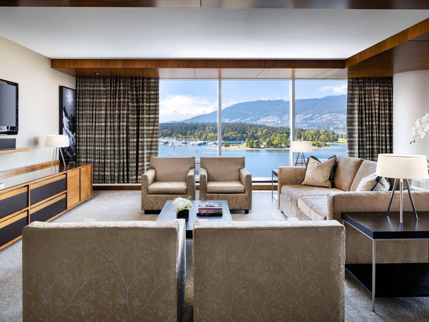 Fairmont-Pacific-Rim-Room-50