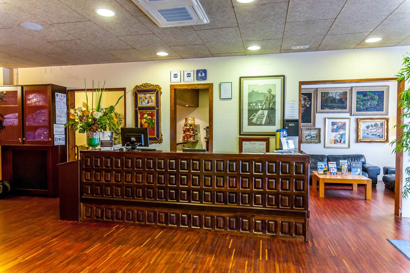 Galeon-Hotel-Lobby-39