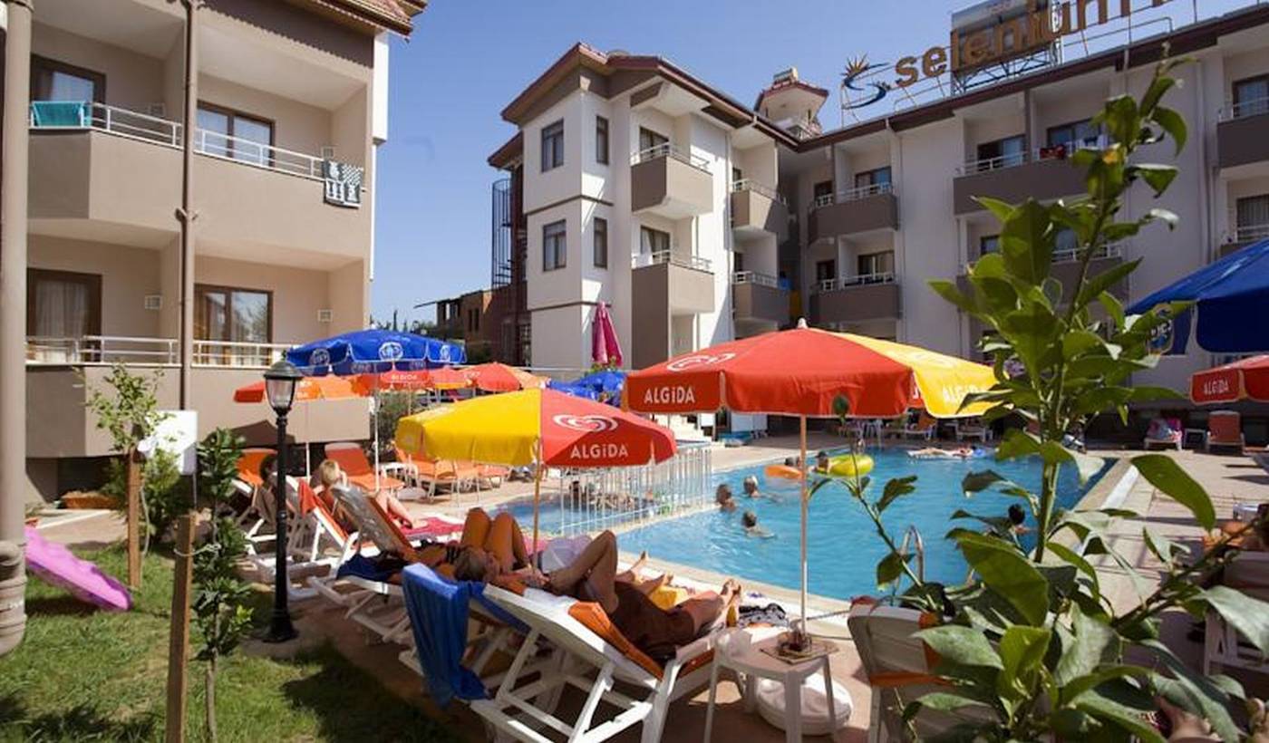 Selenium-Hotel-Pool-4