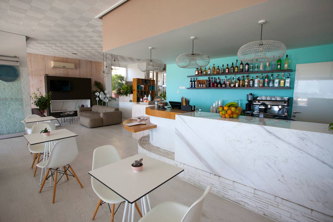 Costantiana-Beach-Hotel-Apts-Bar-17