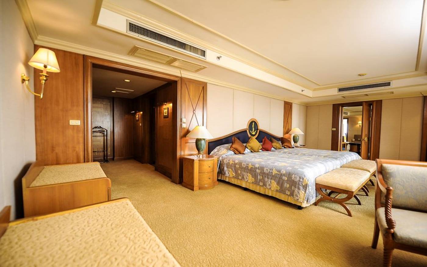 Montien-Riverside-Bangkok-Hotel-Room-25