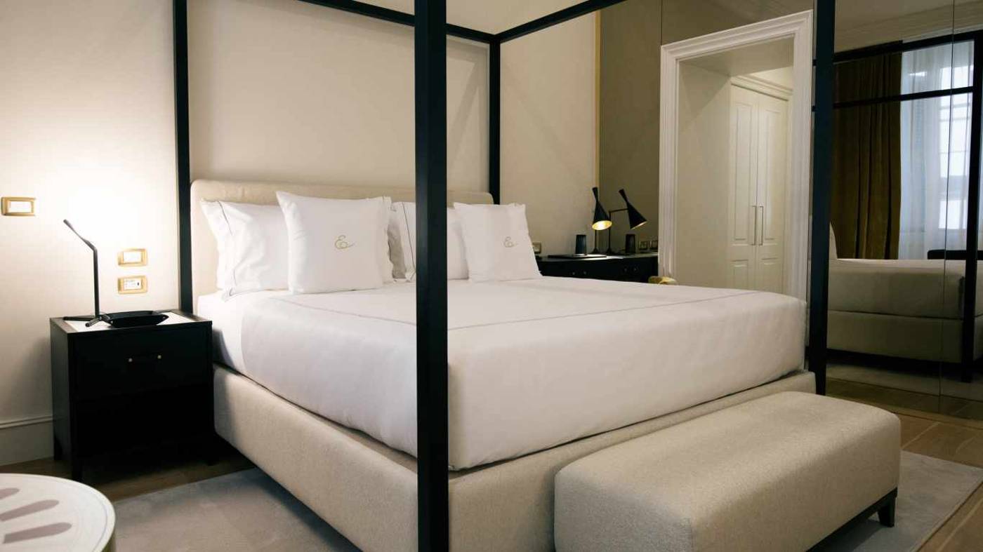 Elizabeth-Unique-Hotel-Room-34