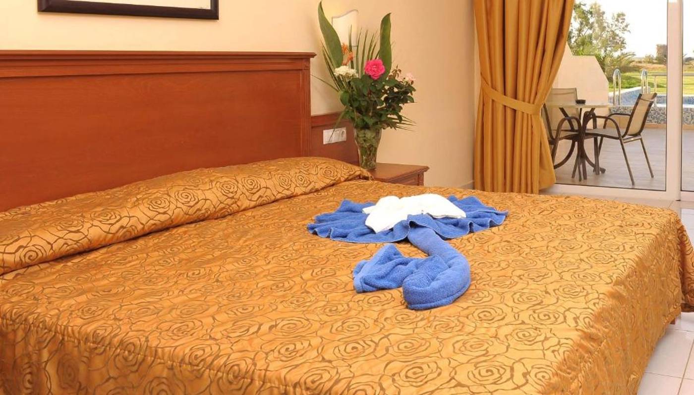 Vantaris-Palace-Room-30