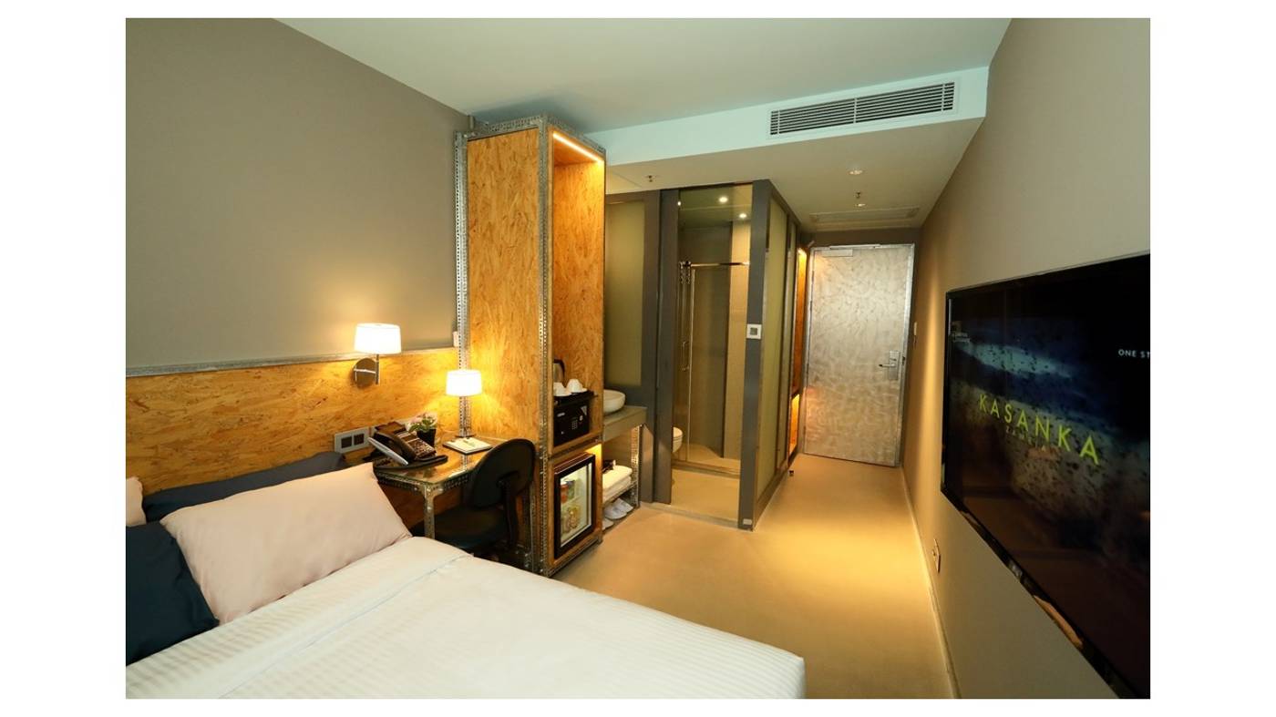 Ind-Hotel-Room-17