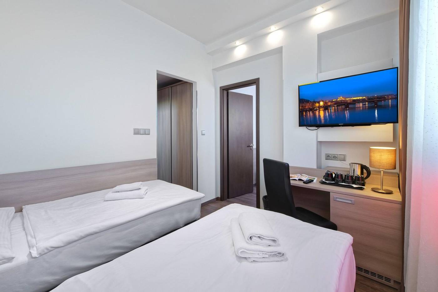 Hotel-Aura-Room-8
