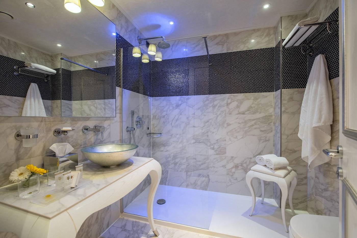 Carnival-Palace-Room-61