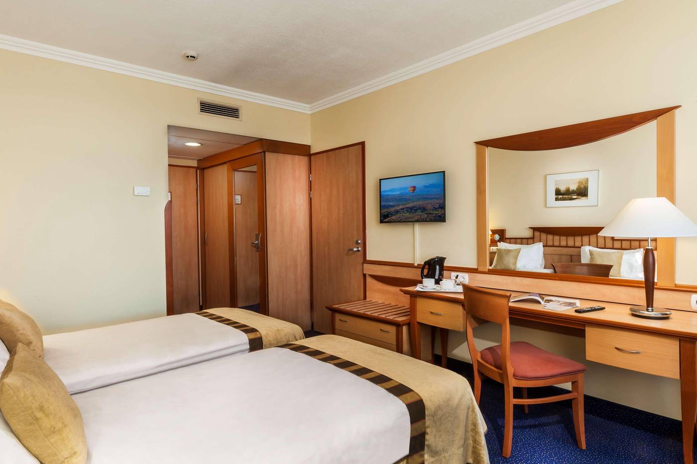 Danubius-Hotel-Helia-Room-25