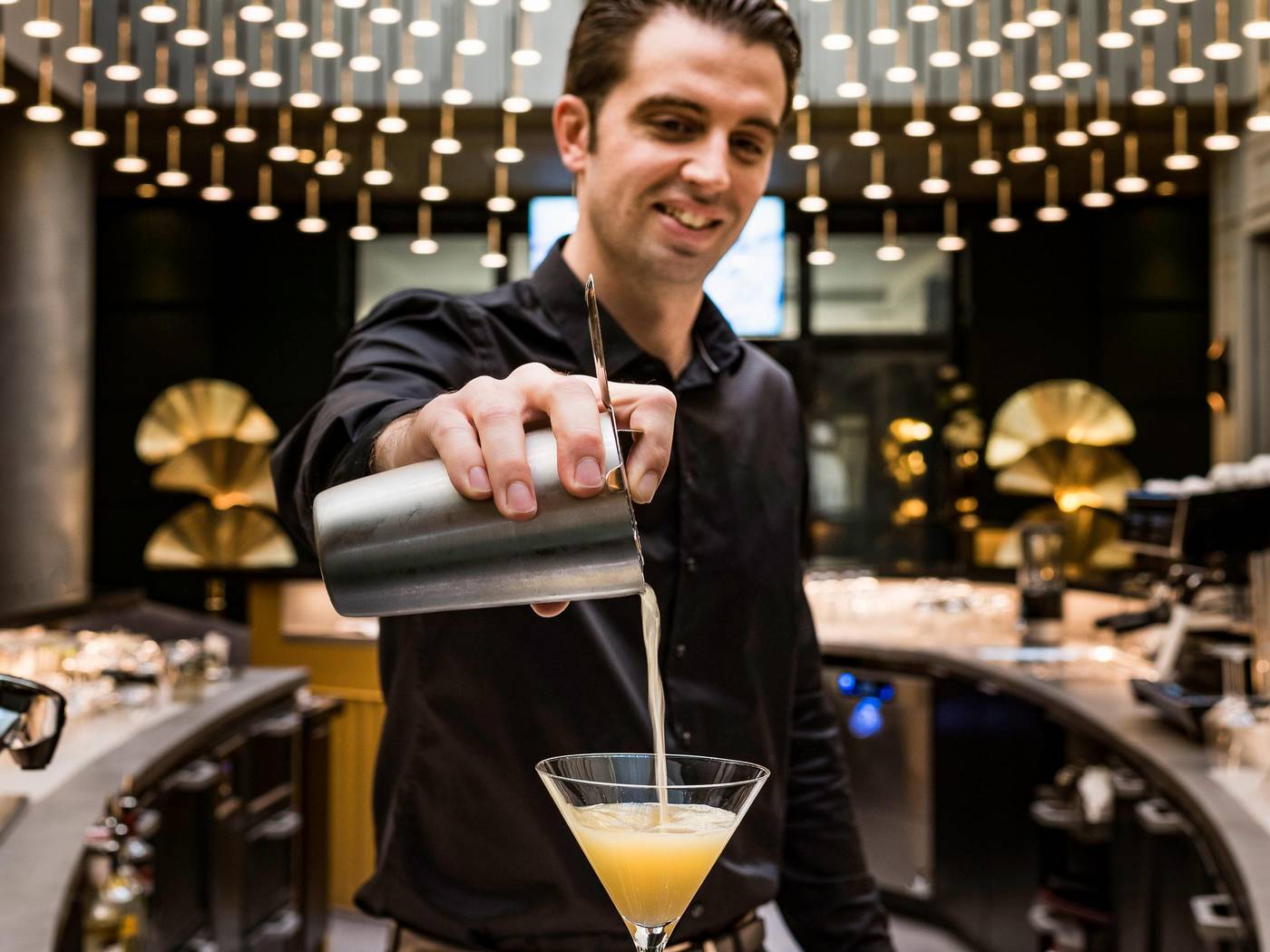 Le-Louis-Versailles-Chateau-Bar-25