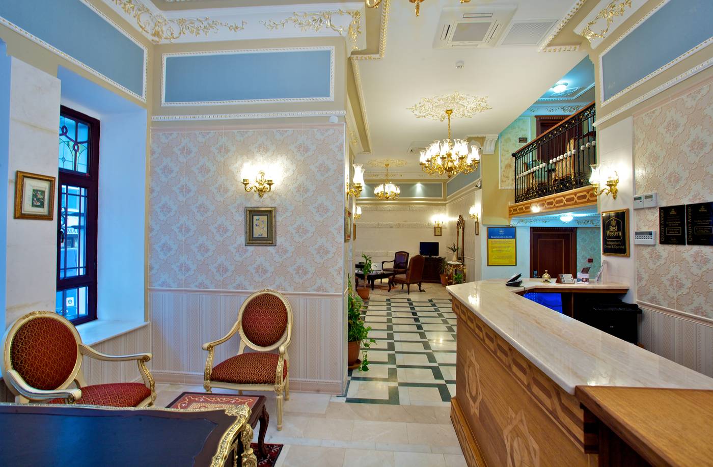 Amber-Hotel-Lobby-11