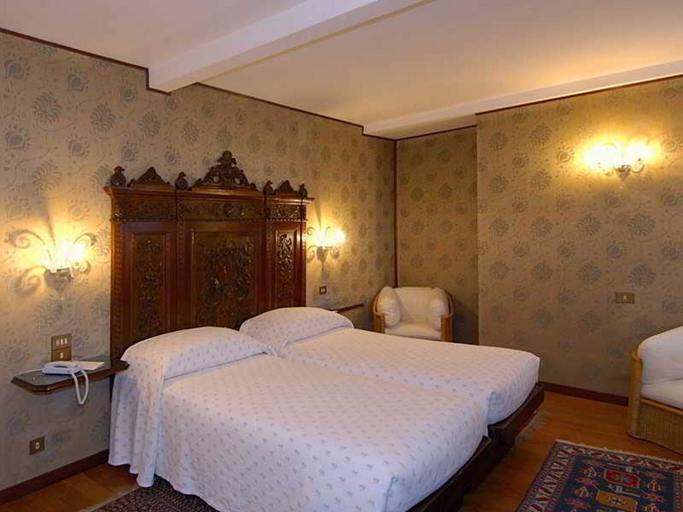 Saturnia---International-Room-44