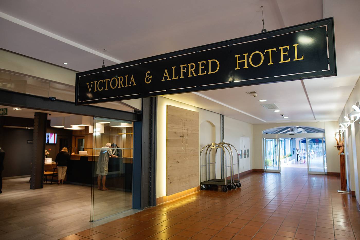 Victoria---Alfred-Hotel-by-Newmark-Lobby-14