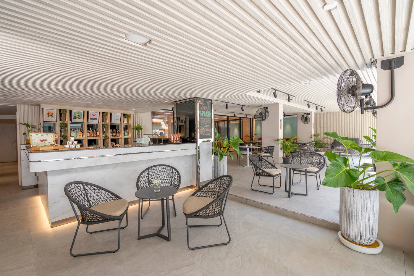 Novotel-Living-Bangkok-Sukhumvit-Legacy-Bar-3