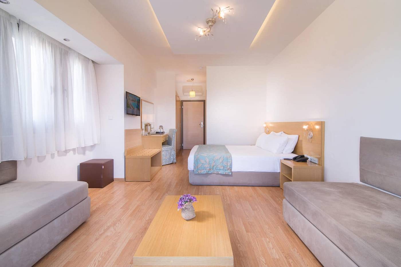 Flegra-Palace-Room-40