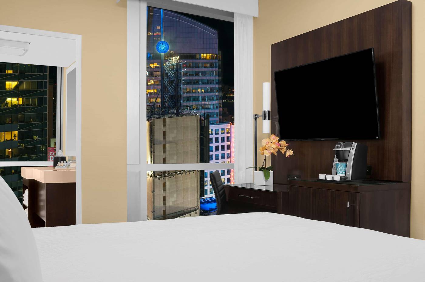 Hilton-Garden-Inn-New-York-Times-Square-Central-Room-29
