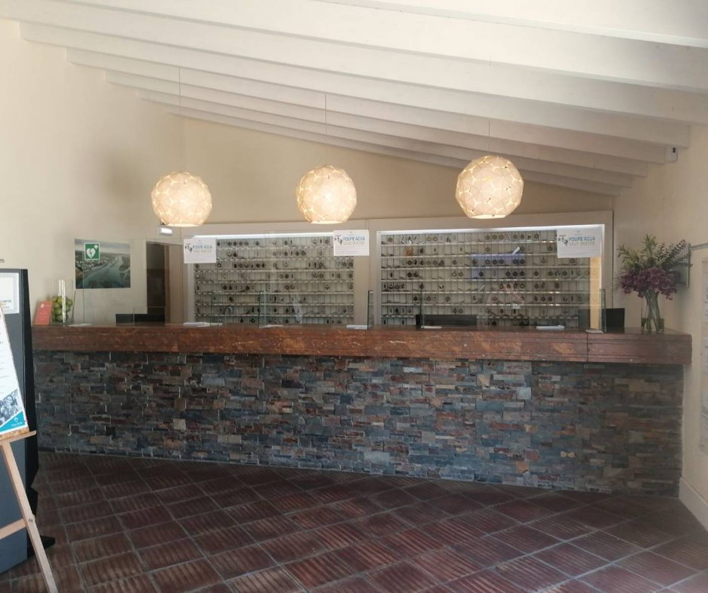 Pedras-d-el-Rei-Lobby-49