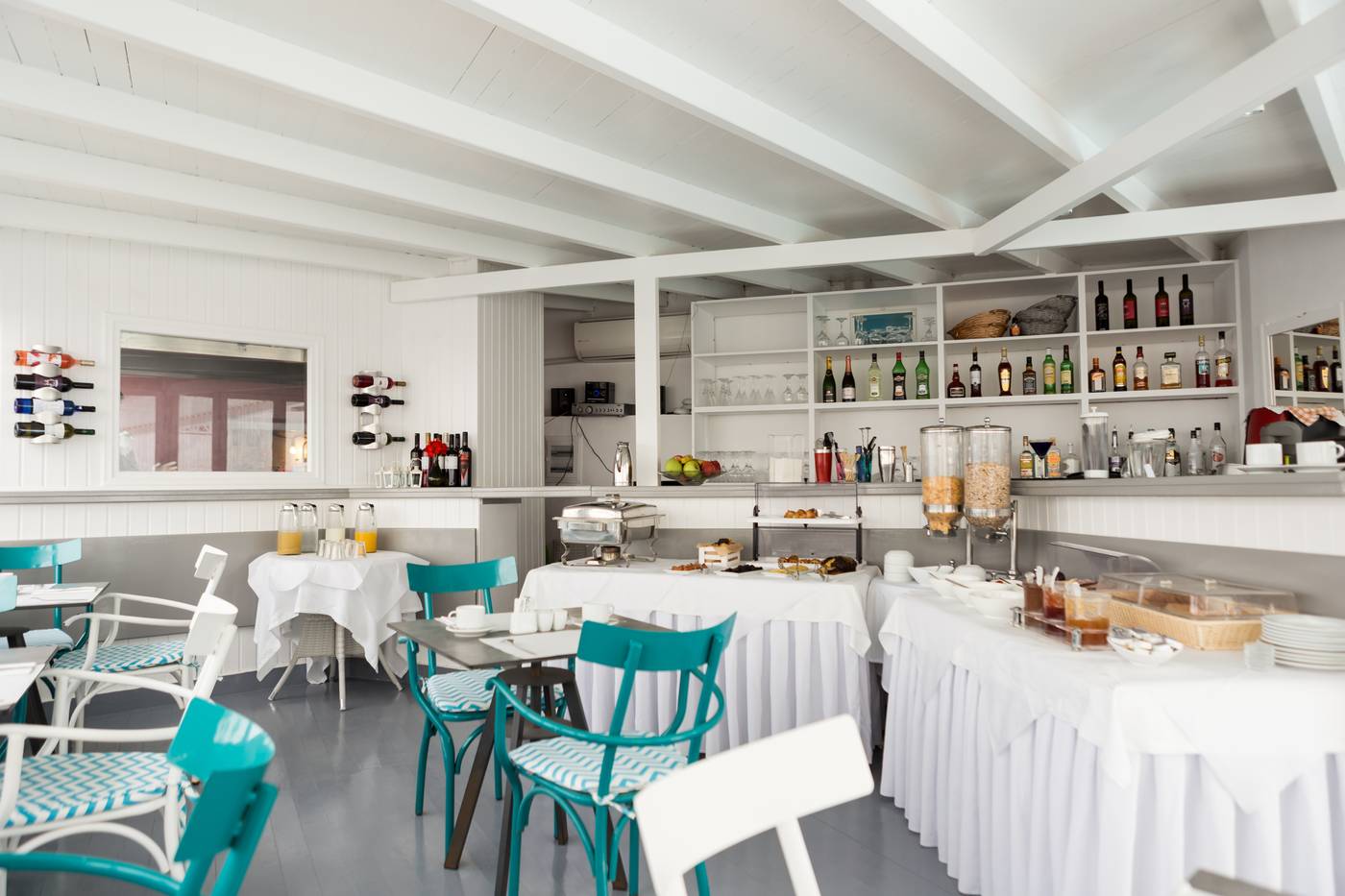 Artemis-Suites-Restaurant-9