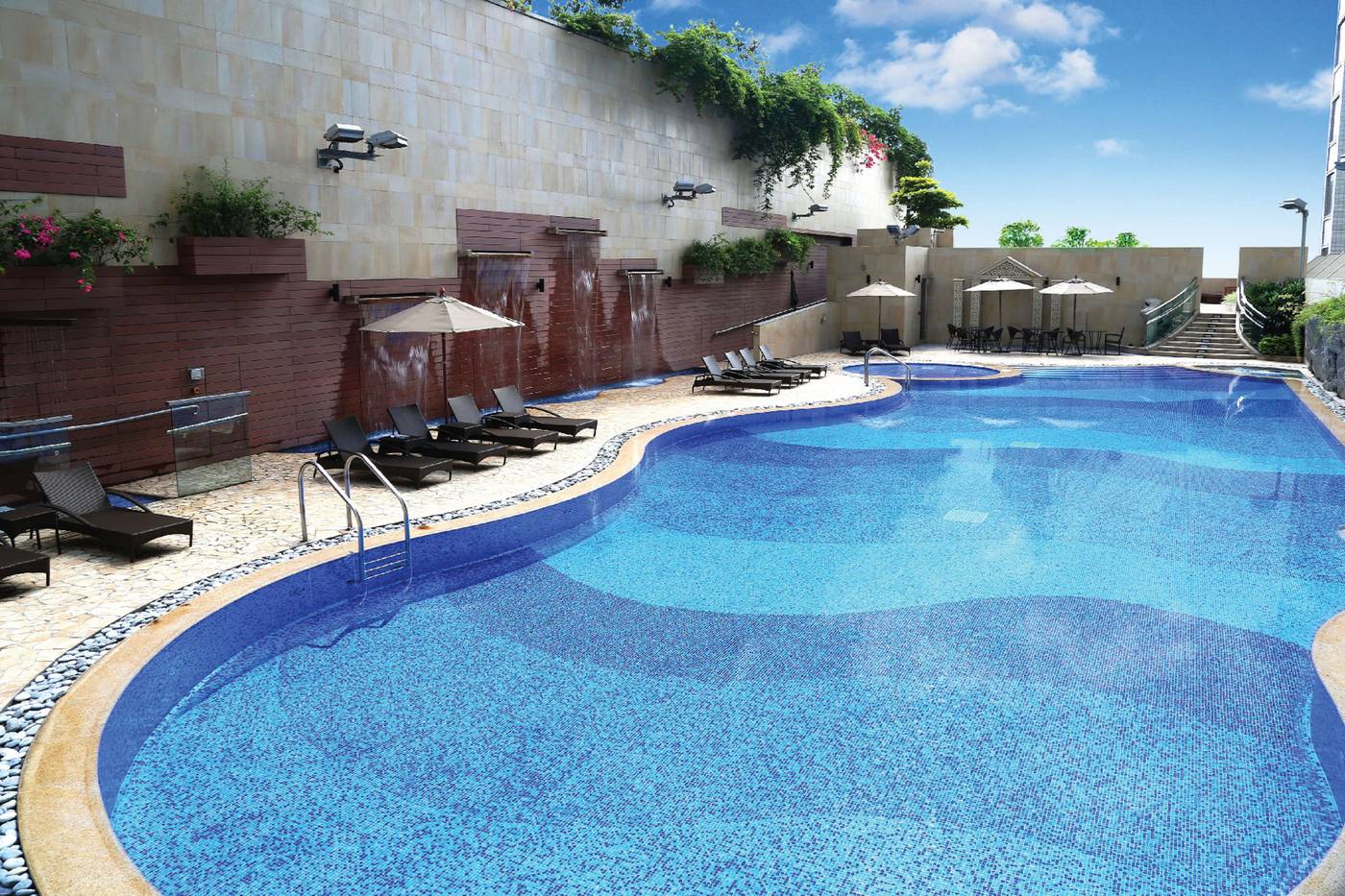 Harbour-Plaza-8-Degrees-Pool-3