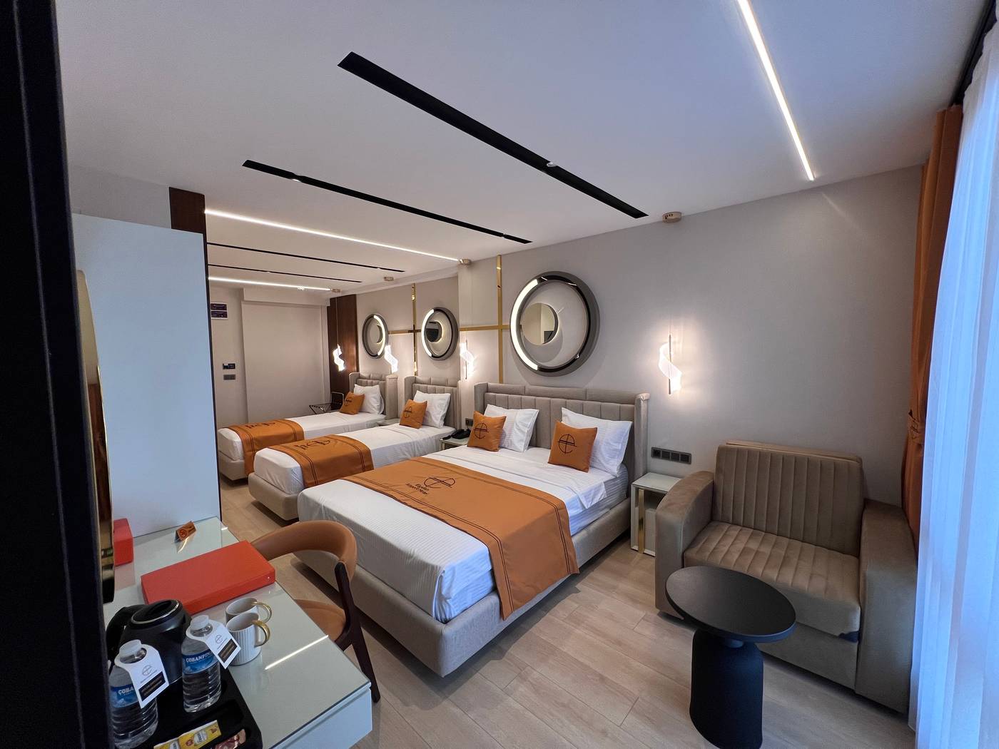 Elysian-Airport-Hotel-Room-11