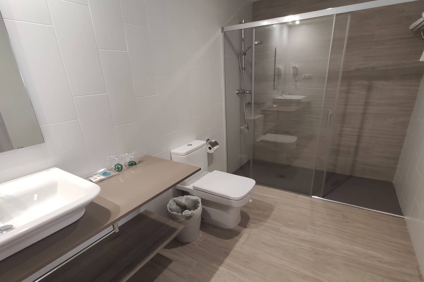 4R-Meridia-Mar-Room-31