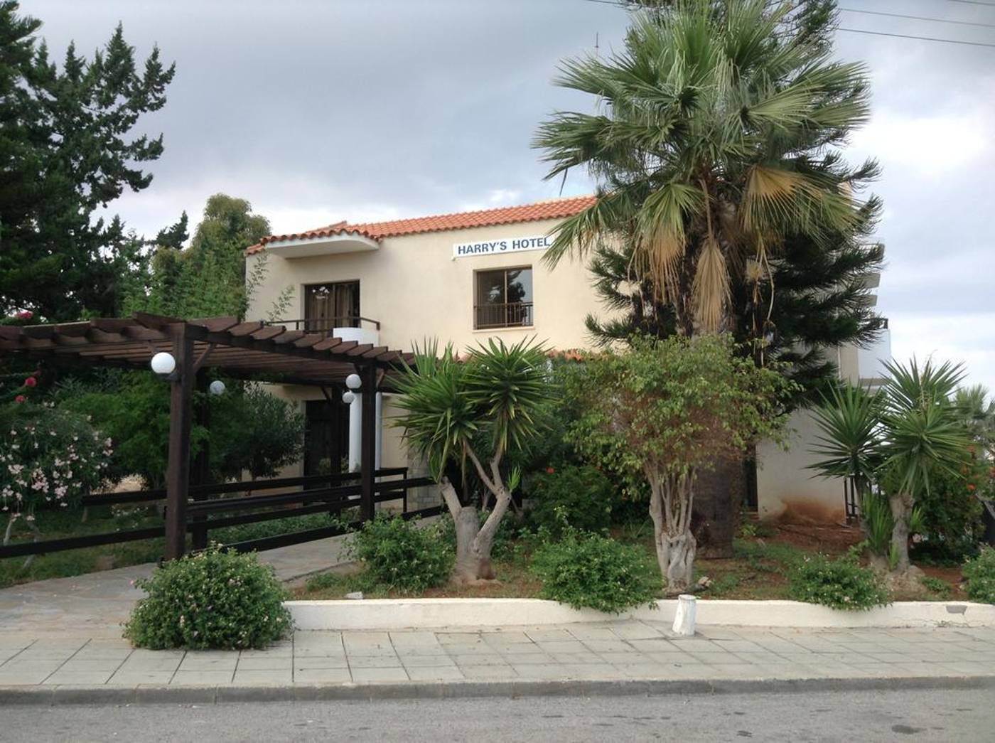 Harry----s-General-view-5