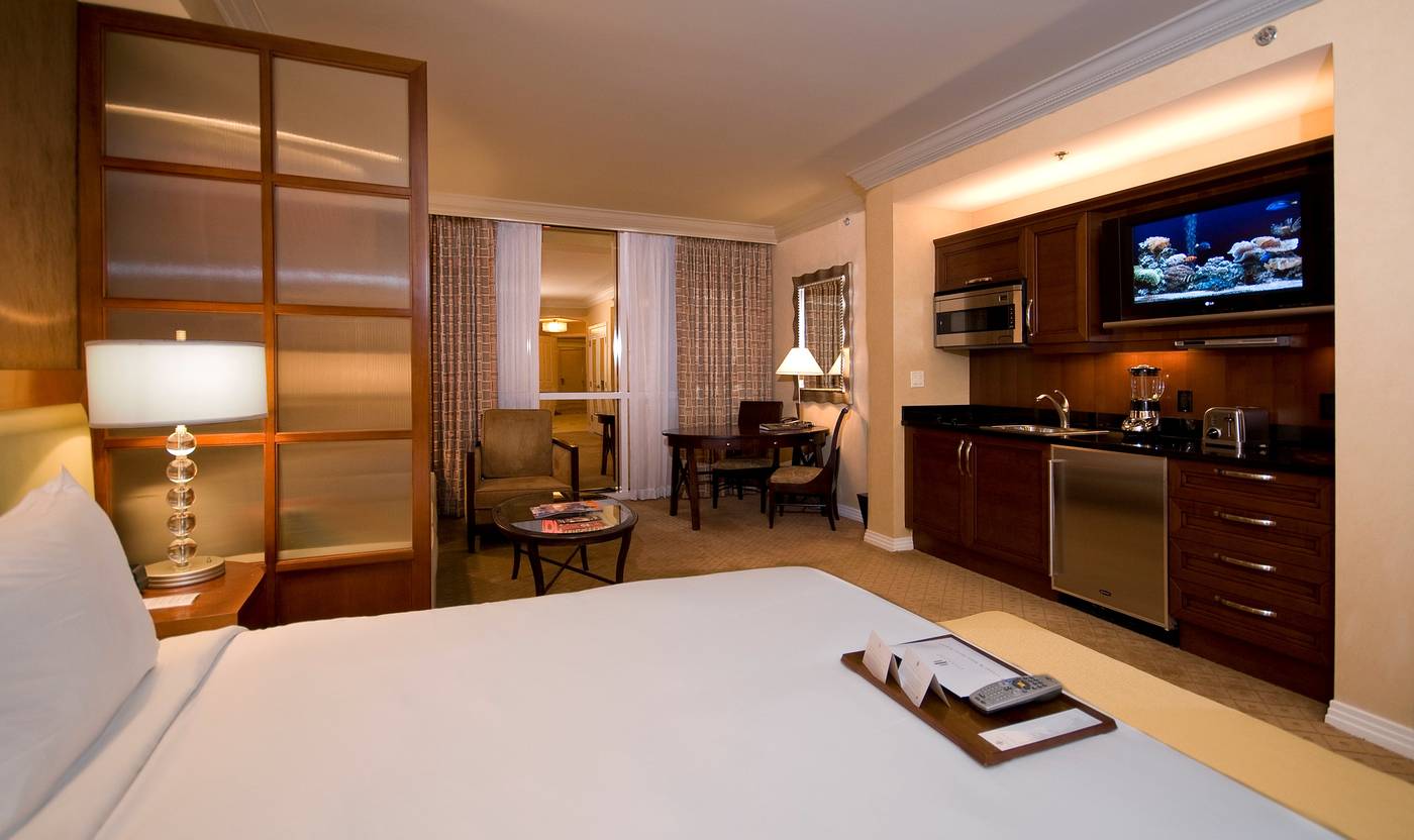 The-Signature-at-MGM-Grand-Hotel-Room-6