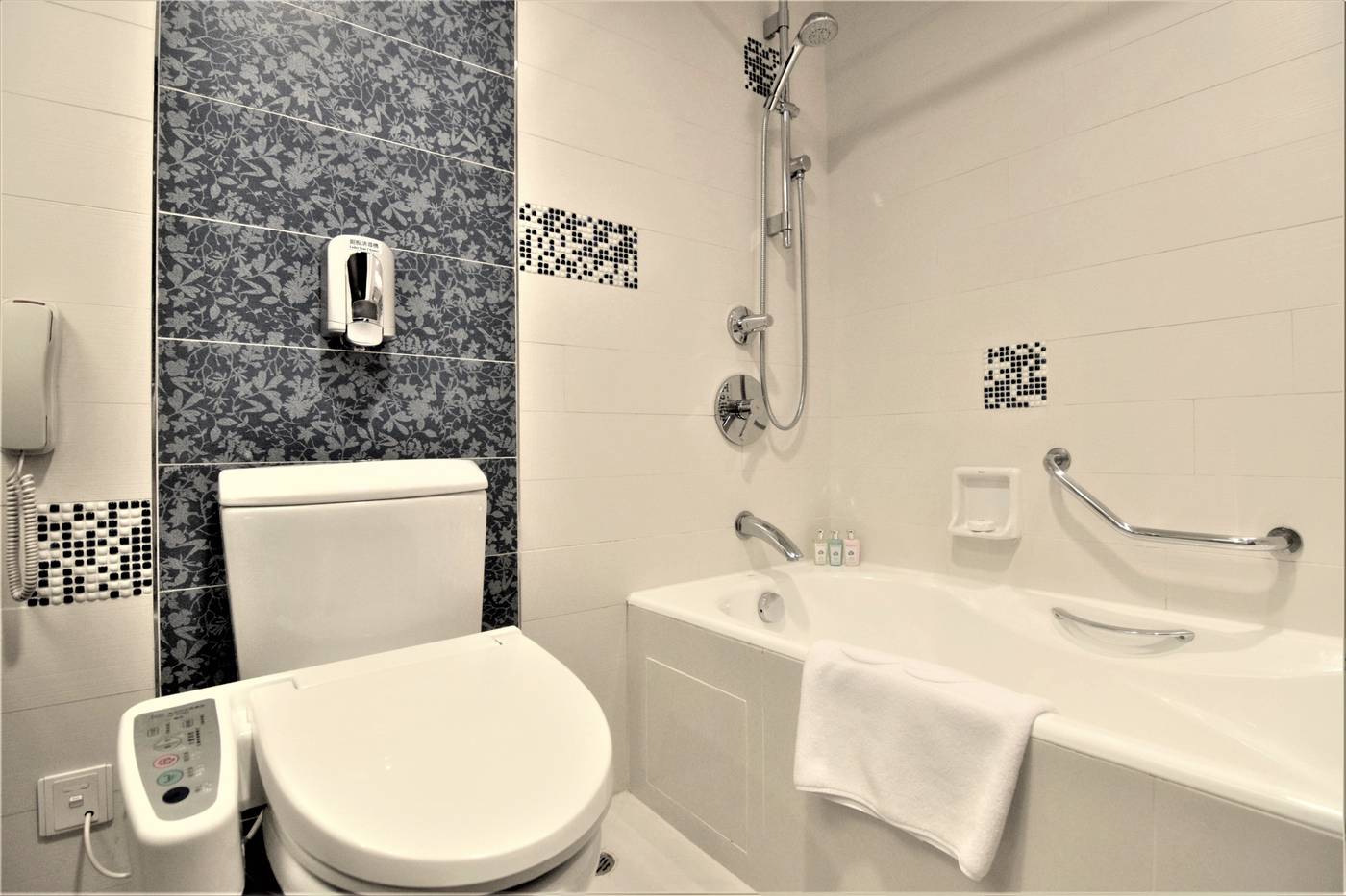 South-Pacific-Hotel-Room-26