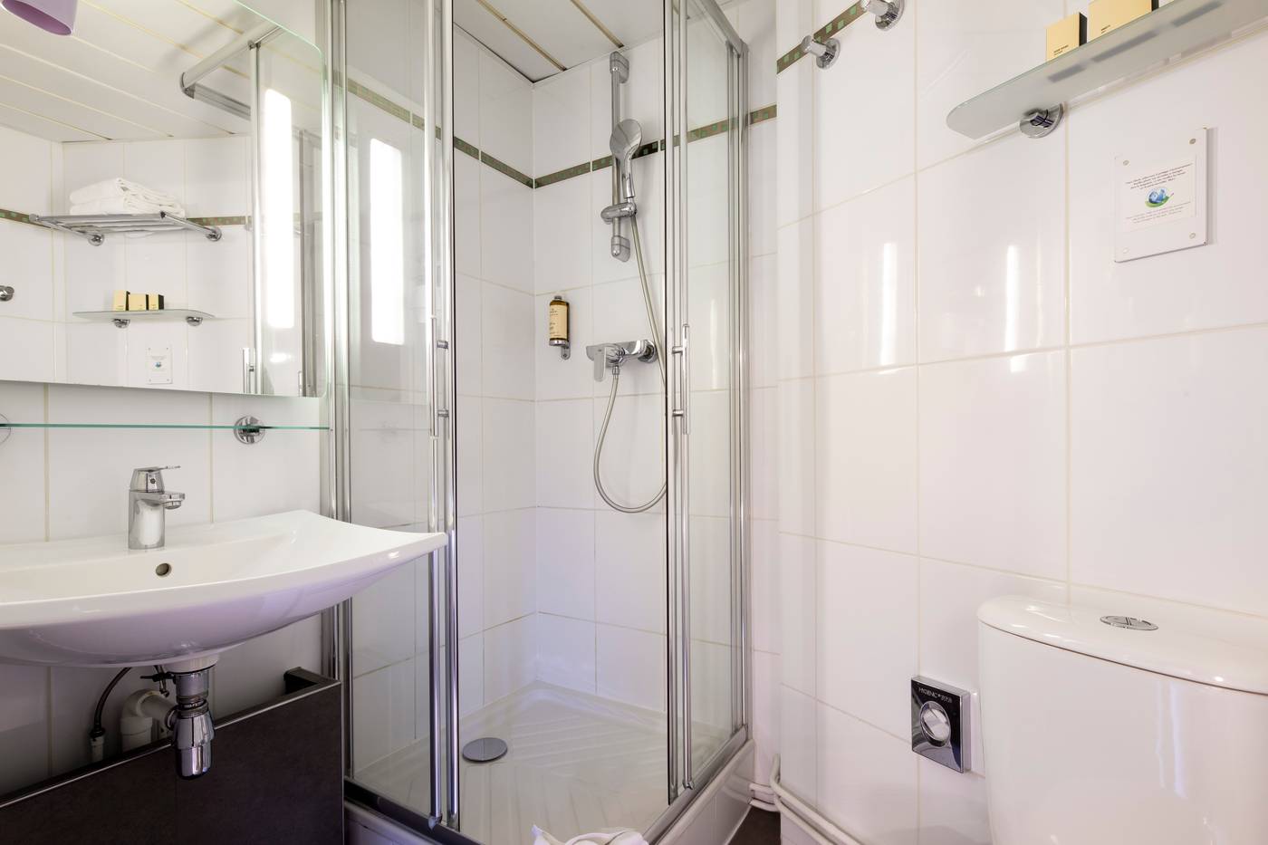 Helios-Opera-Room-42