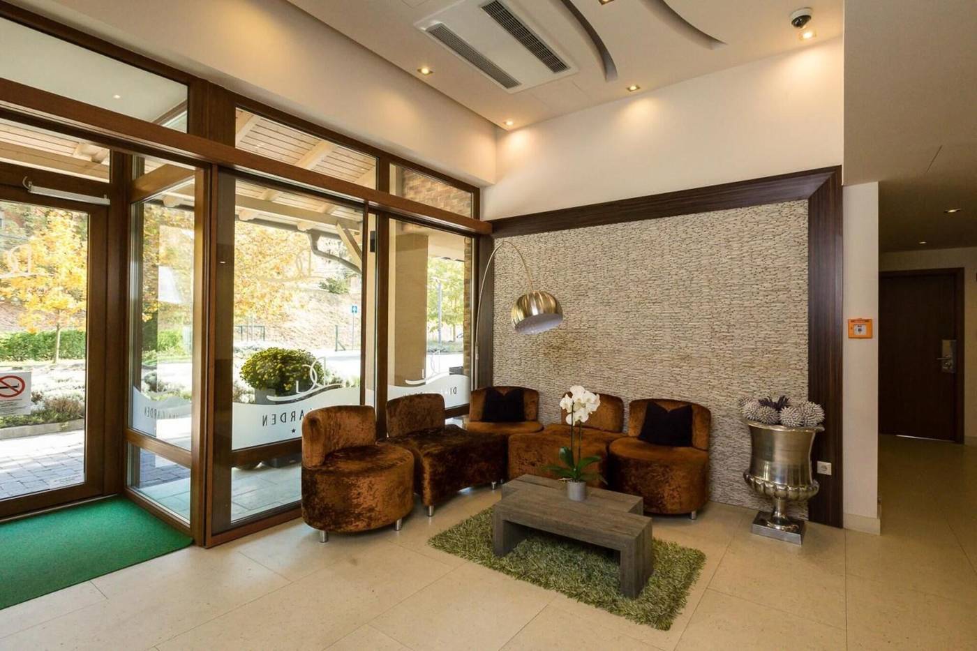 Duna-Garden-Hotel-Lobby-3