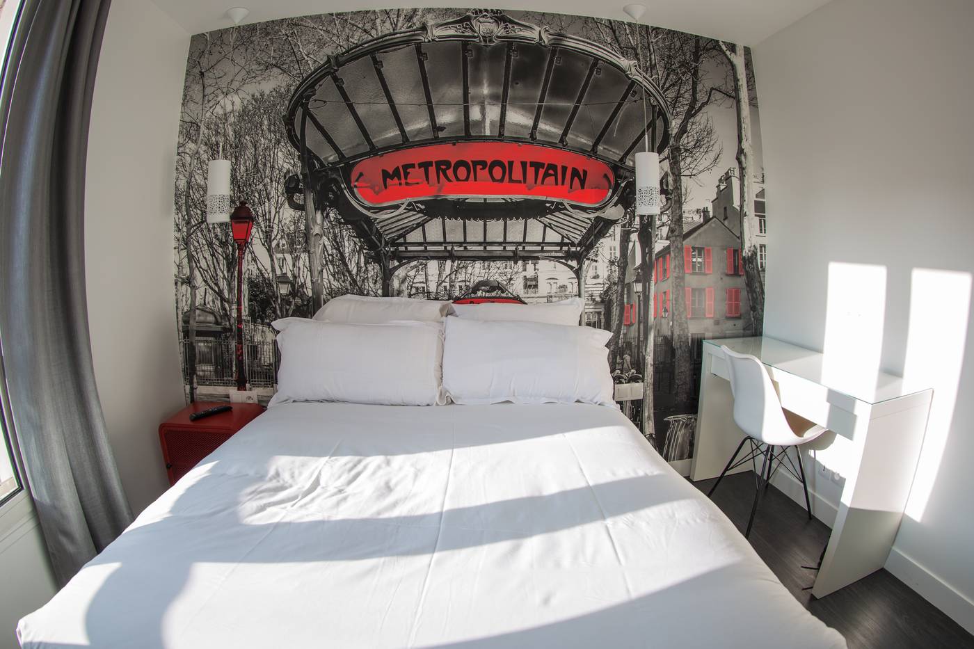 Le-Glam-s-Hotel-Room-3