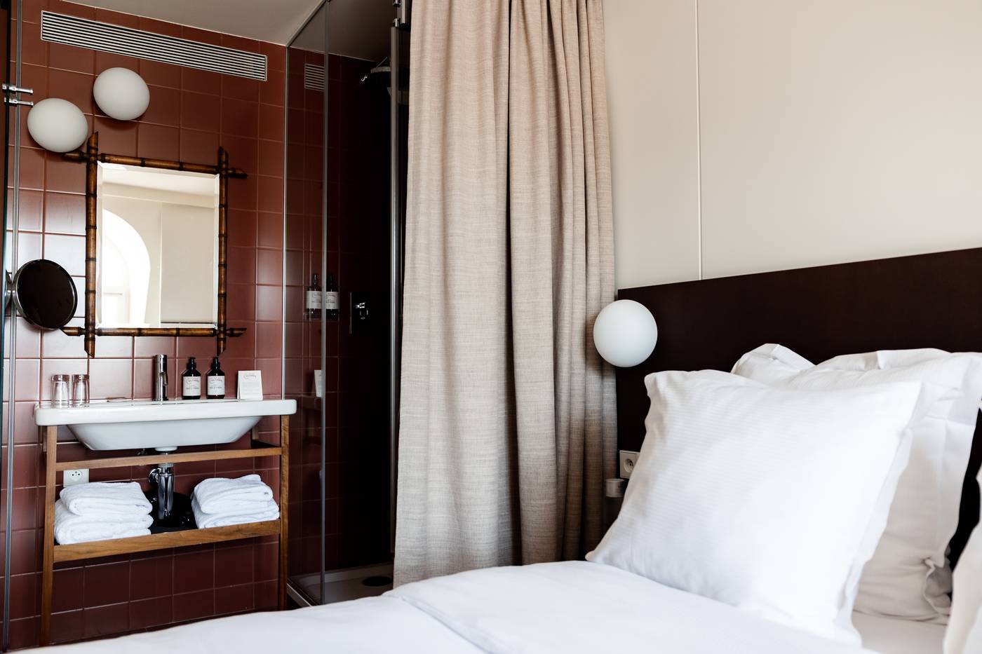 The-Hotel-Cabane-Room-8