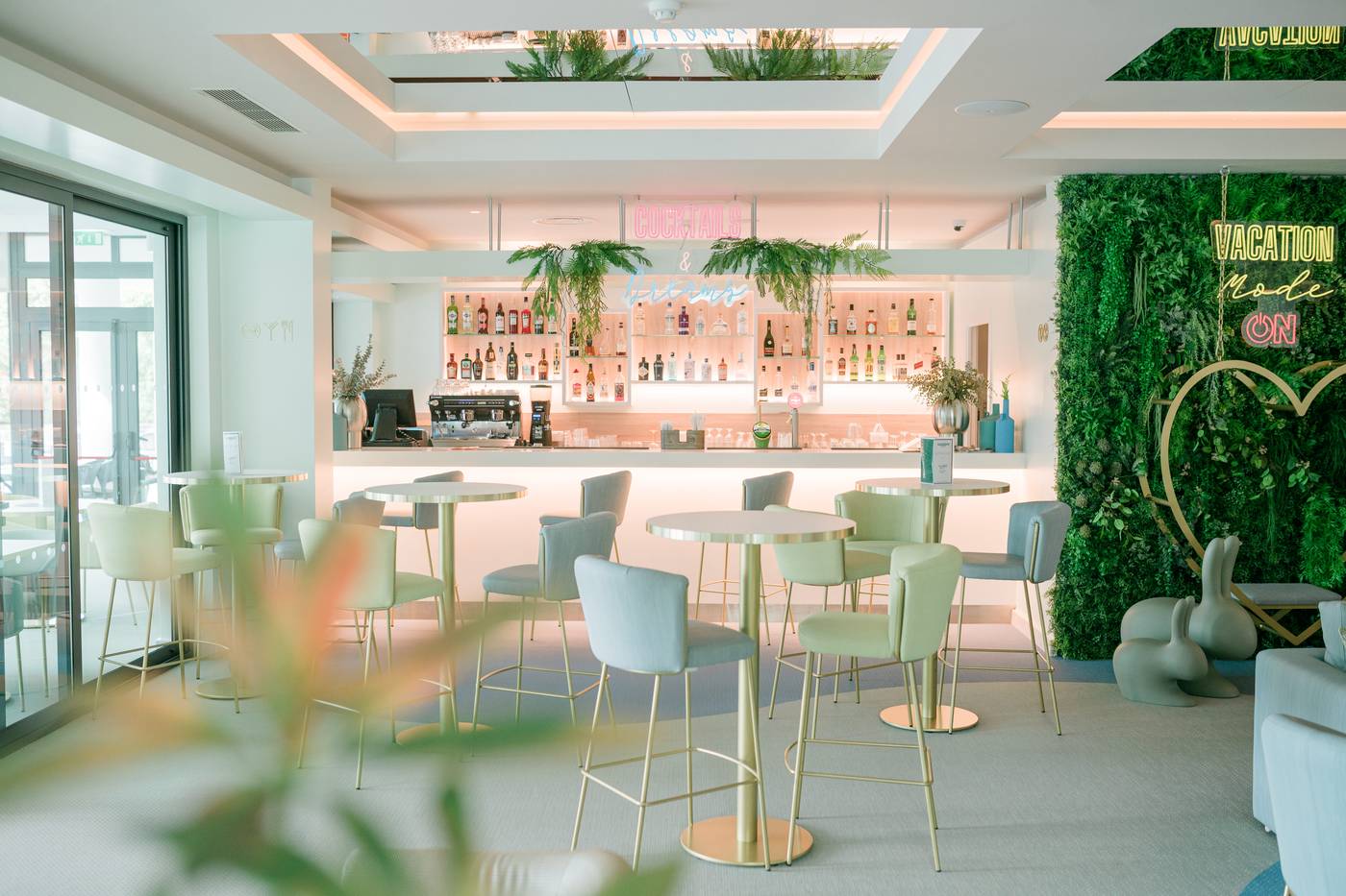 Aquashow-Park-Hotel-Lobby-51