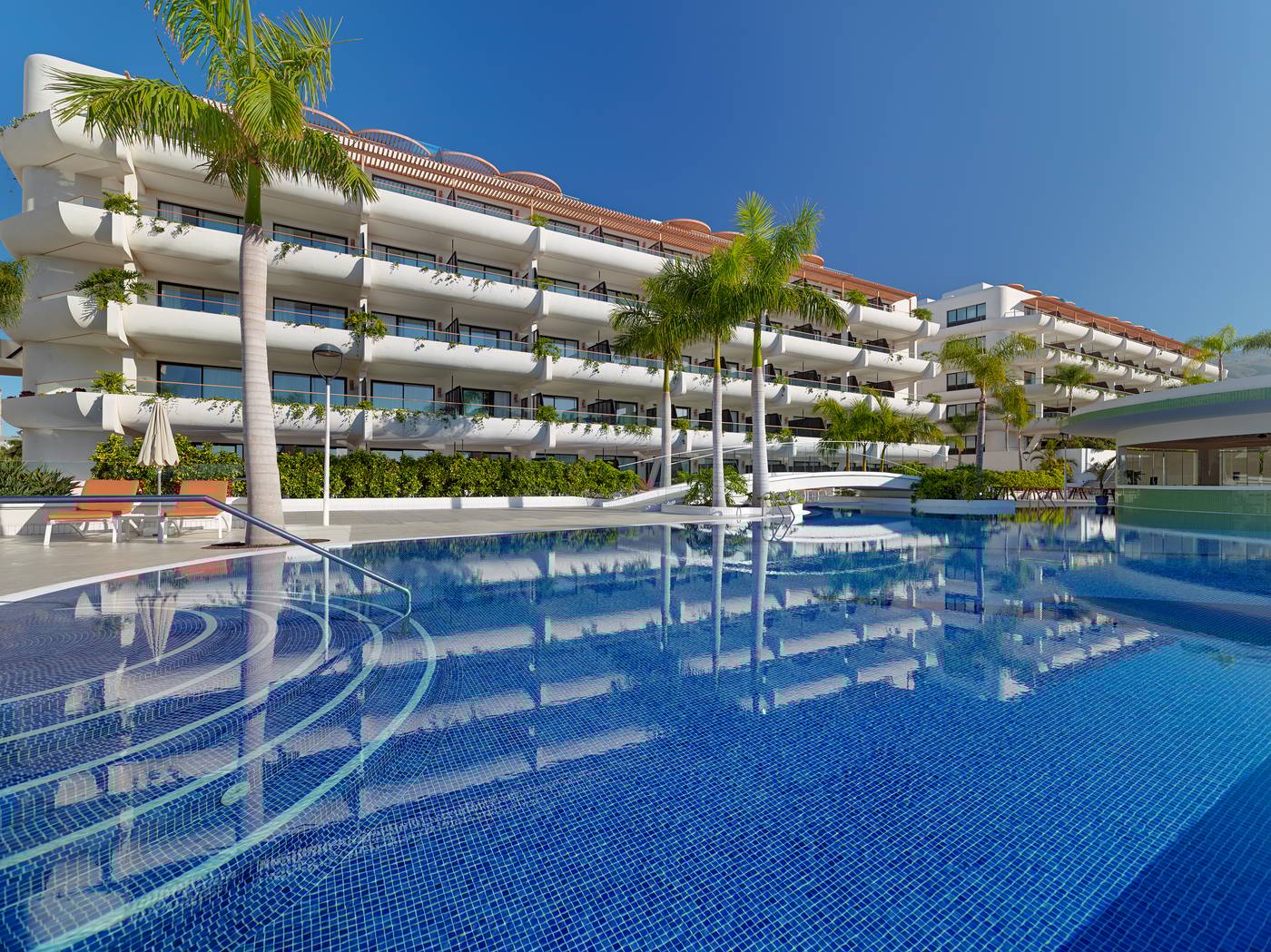 H10-Atlantic-Sunset-Horizons-Collection-Pool-2