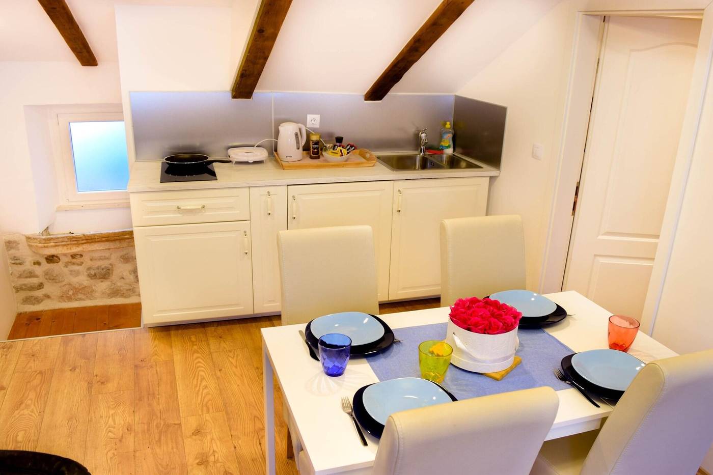 Rilati-Old-Town-Palace-Room-40