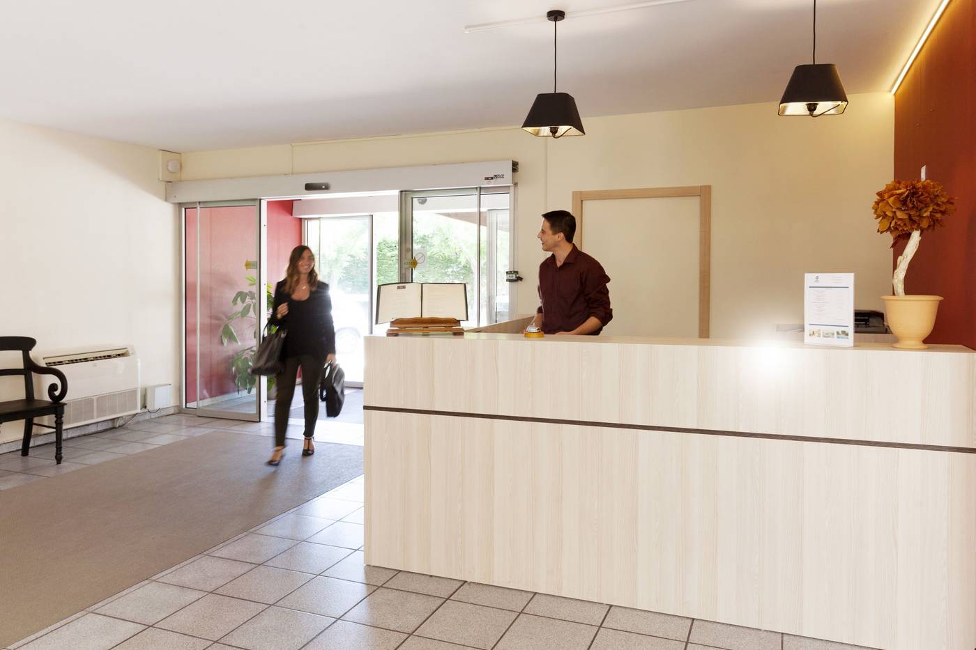 Golden Tulip Avignon Le Paradou-France-MONTFAVET-Lobby-3