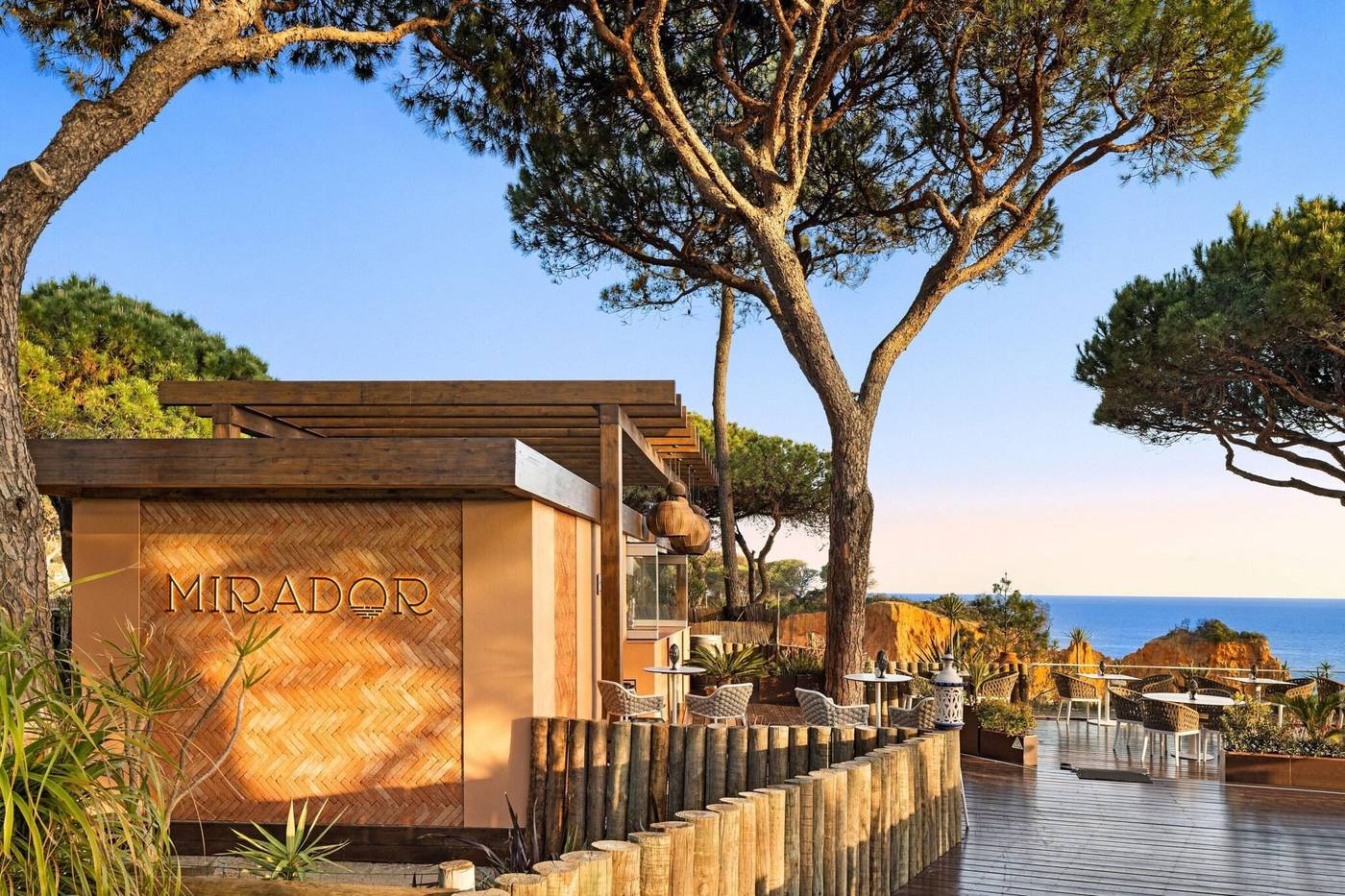 Pine-Cliffs-Ocean-Suites-Restaurant-16