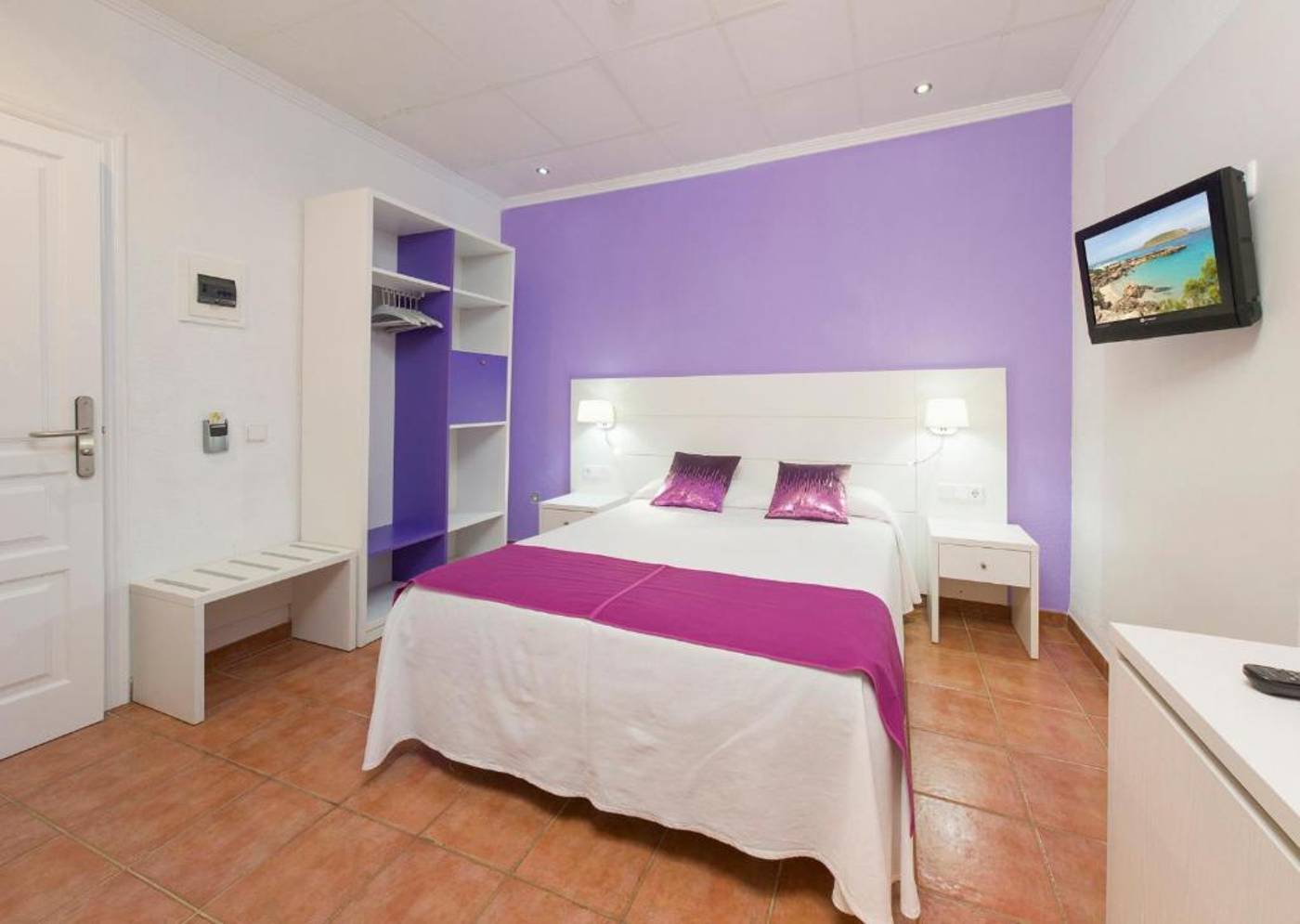 Hostal-Adelino-Room-13