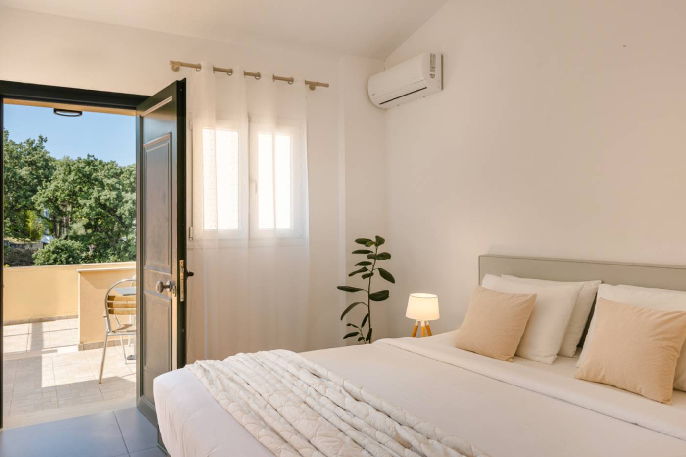 Century-Resort-Apartments-Room-38