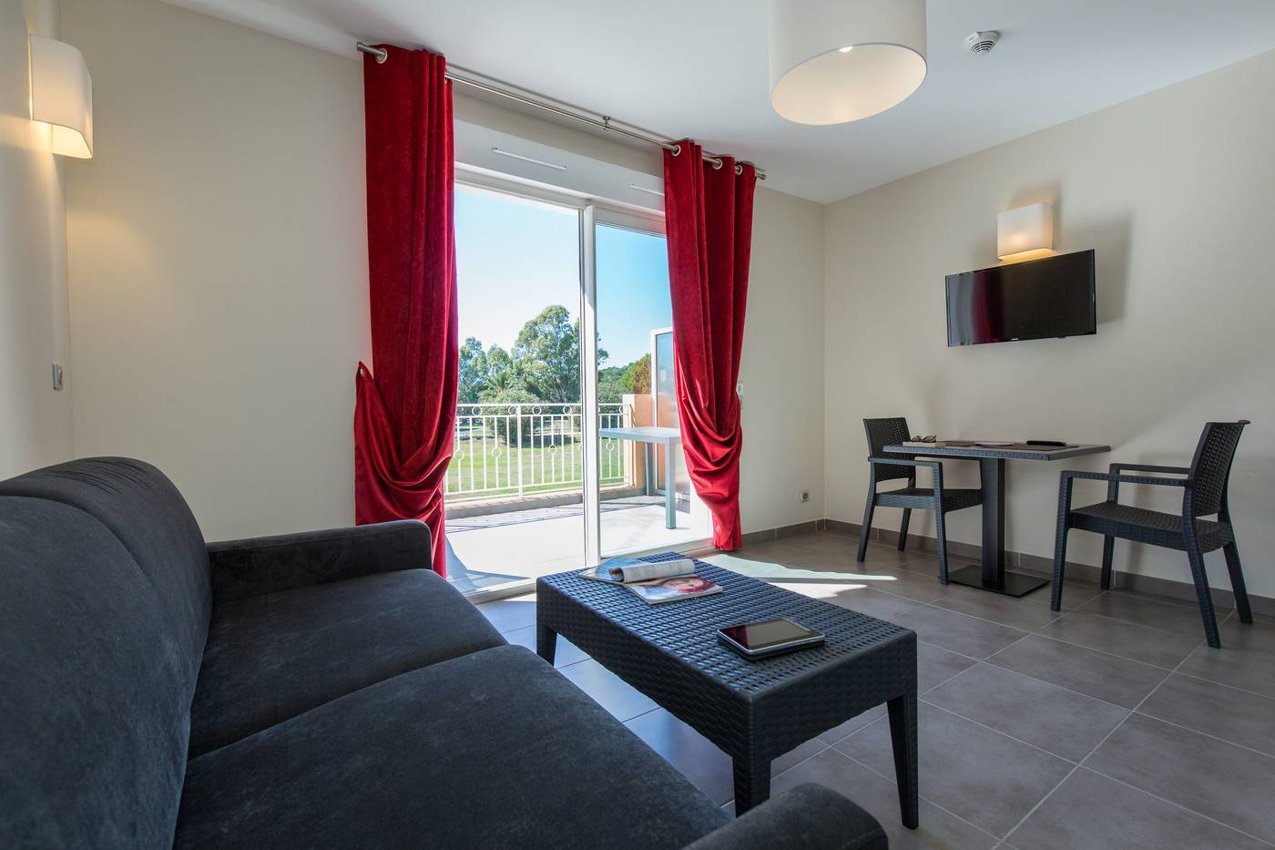 SOWELL-RESIDENCES-Les-Perles-de-Saint-Tropez-Room-23