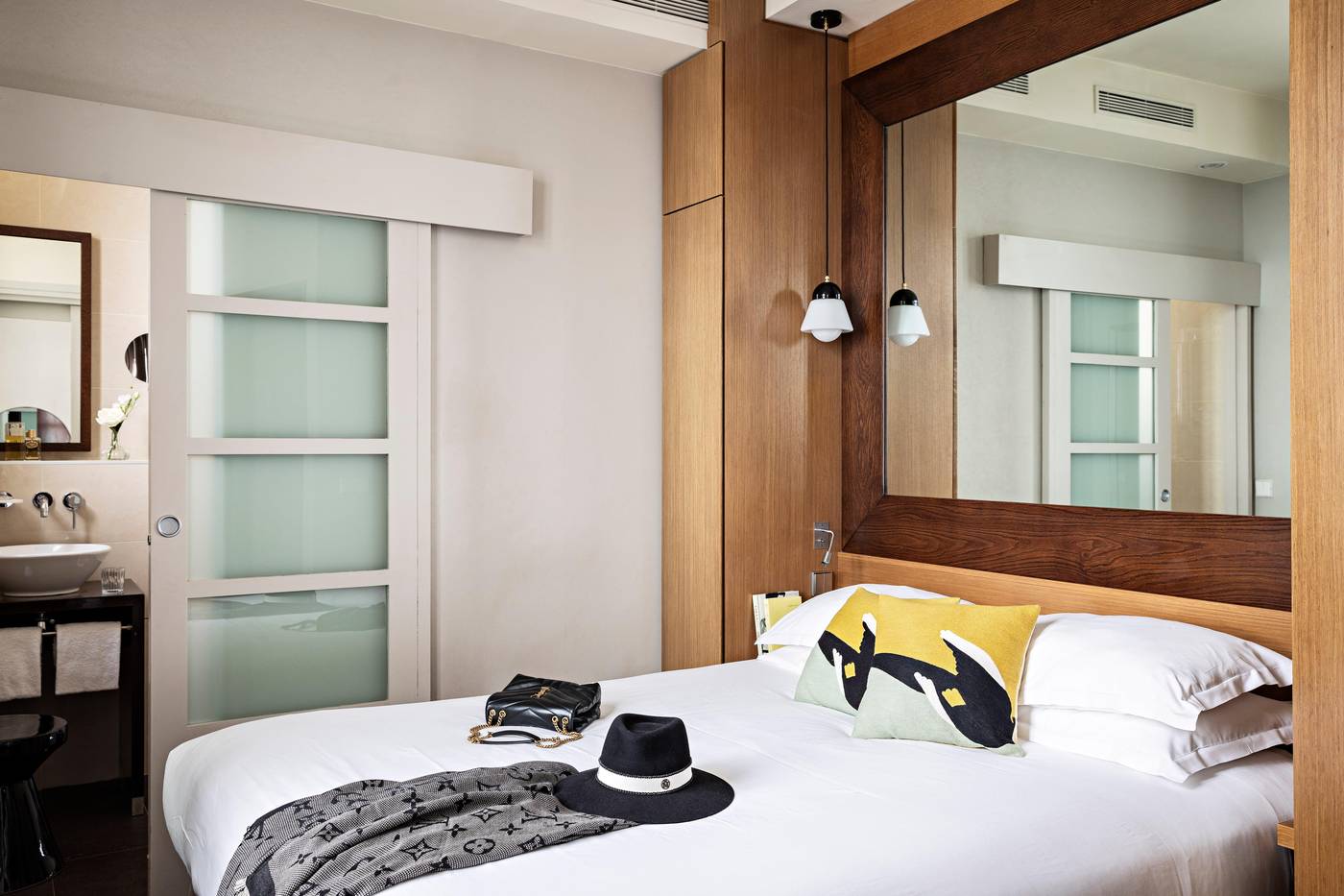 Holiday-Inn-Paris-Palais-de-lElysee-Room-25