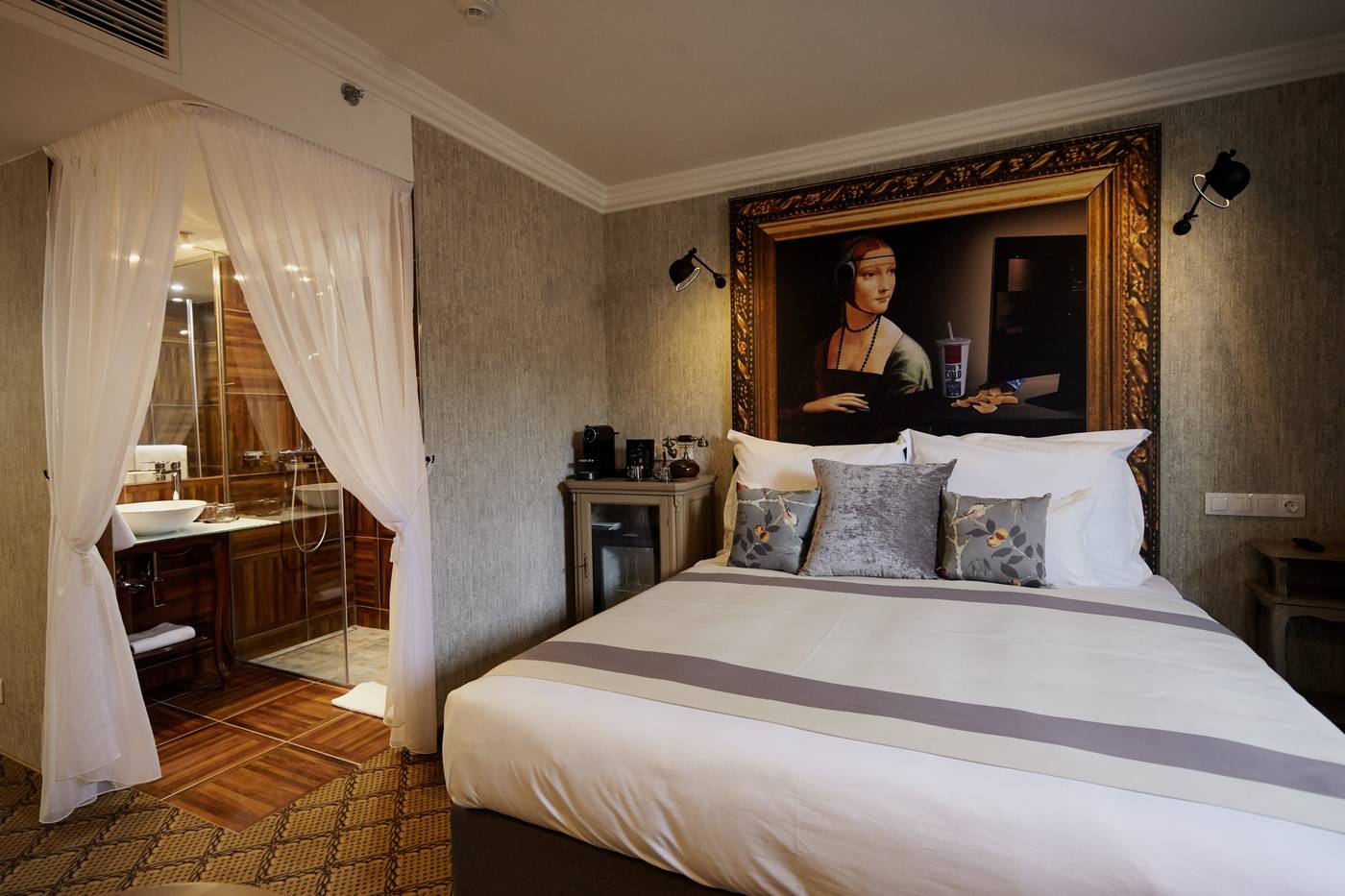 Mystery-Hotel-Budapest-Room-24